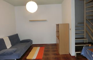 Photo 2 - spacious Flat With Fenced Garden and Fireplace