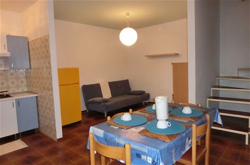 Photo 7 - spacious Flat With Fenced Garden and Fireplace