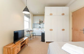 Photo 1 - Large Pied a Terre Studio on Regents Park Road