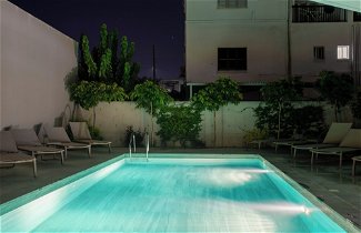 Photo 1 - Sanders Olive - Chic 2-bdr. Apt. With Shared Pool