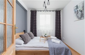 Photo 2 - Cozy Apartment Chmieleniec by Renters