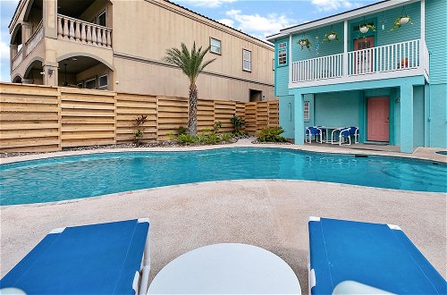 Photo 32 - Luxury Beach House With Pool, Hot Tub and Grilling Station