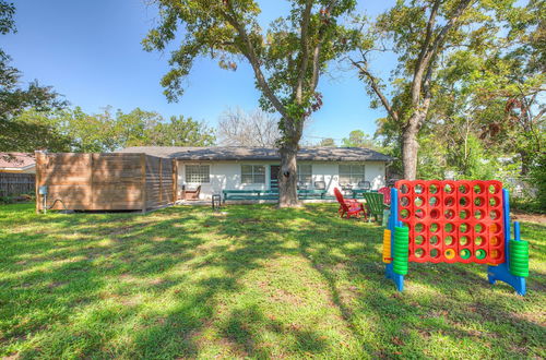 Photo 32 - Stylish Home - Lrg Yard With Games Grill & Hot Tub