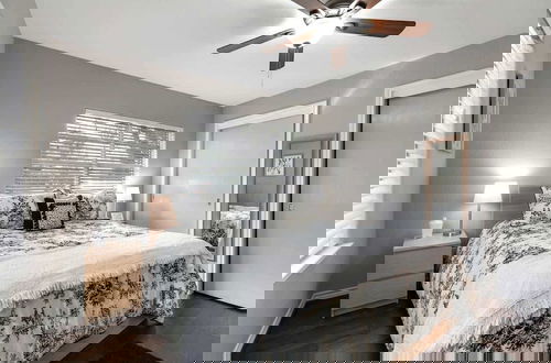 Foto 5 - Stylish Home - Lrg Yard With Games Grill & Hot Tub