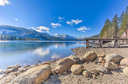 Photo 25 - Luxurious Tahoe Donner Home w/ Golf Course Views