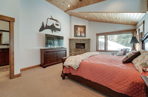 Photo 9 - Luxurious Tahoe Donner Home w/ Golf Course Views