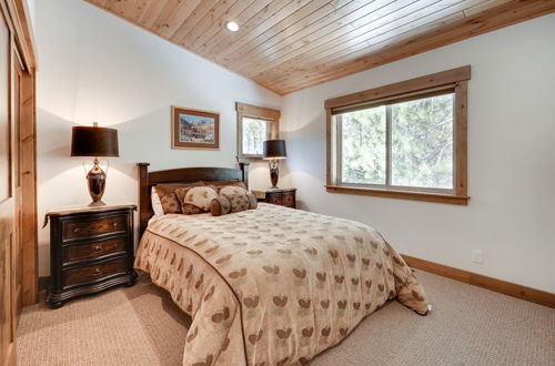 Photo 14 - Luxurious Tahoe Donner Home w/ Golf Course Views