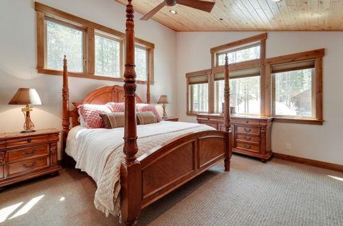 Photo 3 - Luxurious Tahoe Donner Home w/ Golf Course Views