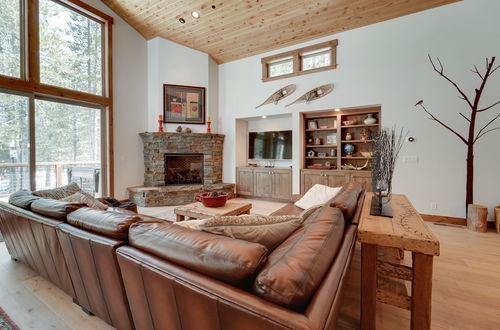 Photo 34 - Luxurious Tahoe Donner Home w/ Golf Course Views