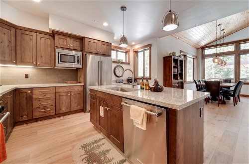 Photo 30 - Luxurious Tahoe Donner Home w/ Golf Course Views