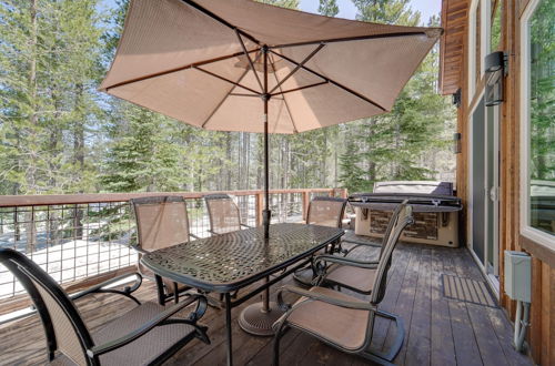 Foto 39 - Luxurious Tahoe Donner Home w/ Golf Course Views