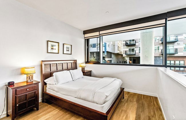 Airy and Open Corner Loft - 92 Walkscore - Foto 5