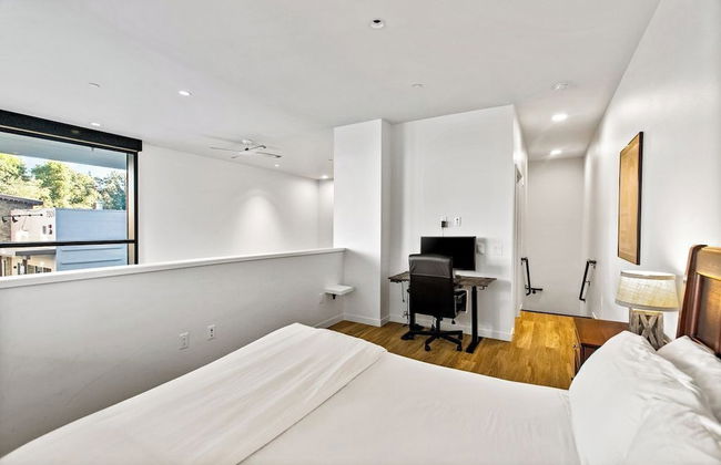 Airy and Open Corner Loft - 92 Walkscore - Foto 4