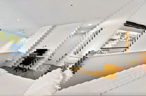 Photo 4 - Airy and Open Corner Loft - 92 Walkscore