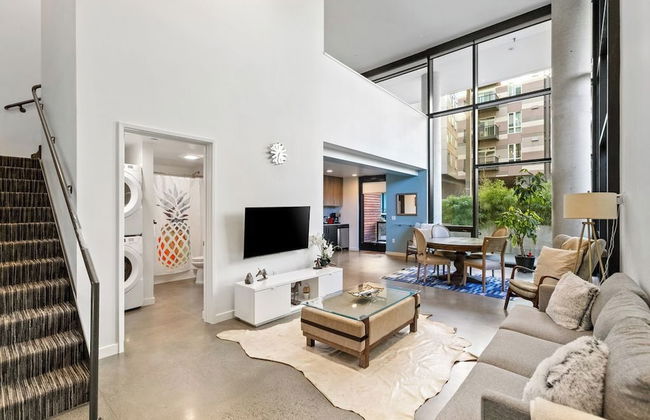 Airy and Open Corner Loft - 92 Walkscore - Foto 7