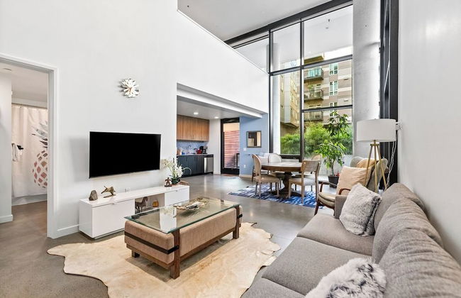 Airy and Open Corner Loft - 92 Walkscore - Foto 8