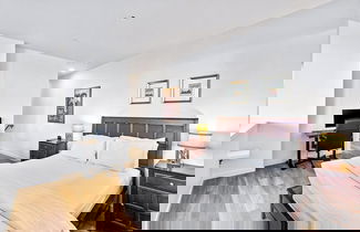 Foto 2 - Airy and Open Corner Loft - 92 Walkscore