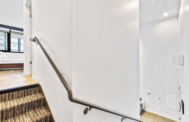 Airy and Open Corner Loft - 92 Walkscore - Foto 18