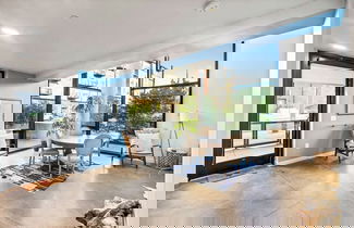 Foto 1 - Airy and Open Corner Loft - 92 Walkscore