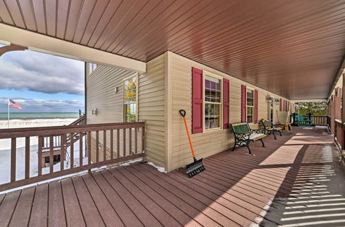 Photo 17 - Spacious Lakefront Home w/ Sunroom & Bar