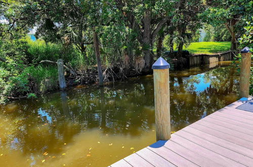 Foto 5 - Canalfront Home w/ Kayaks, Pool & On-site Fishing