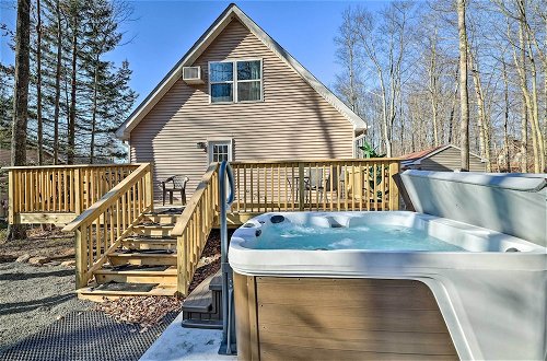 Photo 25 - Tree-lined Pocono Lake Home w/ Hot Tub + Decks