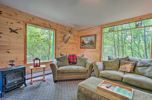 Foto 13 - Spacious Mtn Cabin on 7 Private Acres in Athol