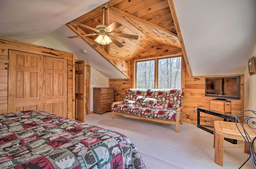 Foto 16 - Spacious Mtn Cabin on 7 Private Acres in Athol