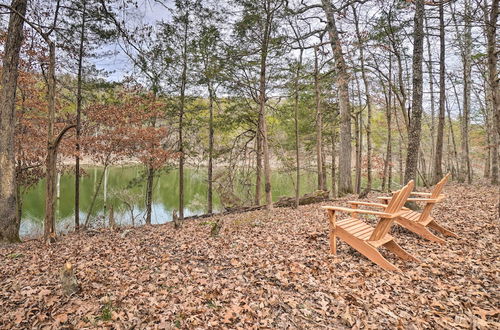 Foto 14 - Idyllic Table Rock Lake Cabin w/ Swim Dock