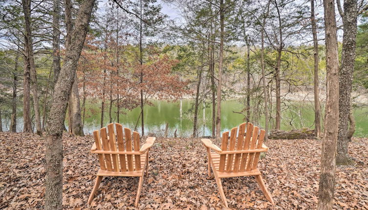 Foto 1 - Idyllic Table Rock Lake Cabin w/ Swim Dock