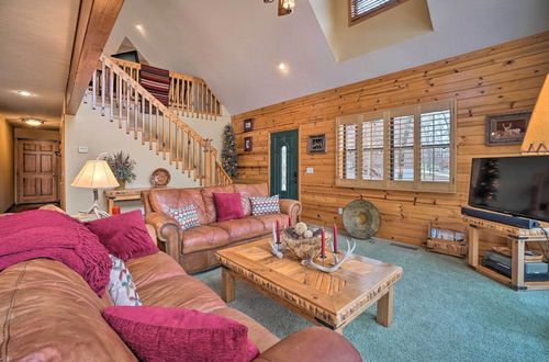 Photo 4 - Idyllic Table Rock Lake Cabin w/ Swim Dock