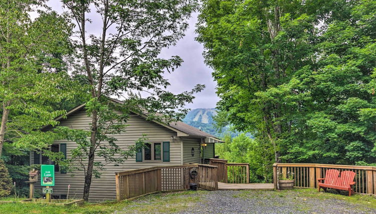 Foto 1 - Warm Wooded Cabin w/ 2-story Deck + Mountain View