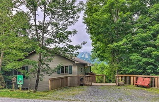 Foto 1 - Warm Wooded Cabin w/ 2-story Deck + Mountain View