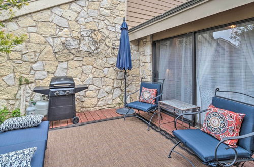 Foto 21 - Horseshoe Bay Townhome w/ Patio & Outdoor Pool