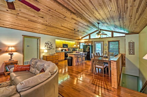 Foto 6 - Charming Getaway w/ Lake Cumberland Views