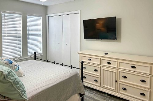 Photo 4 - Relaxing, Updated Condo w/ Pool, Walk to Beach