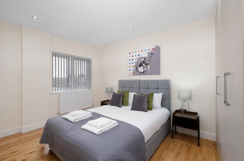 Photo 2 - Oxford Rd 2 Bed Serviced Apartment