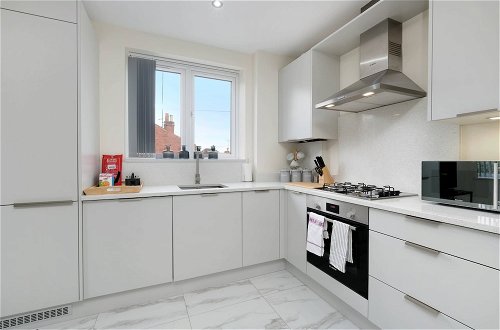 Photo 15 - Oxford Rd 2 Bed Serviced Apartment