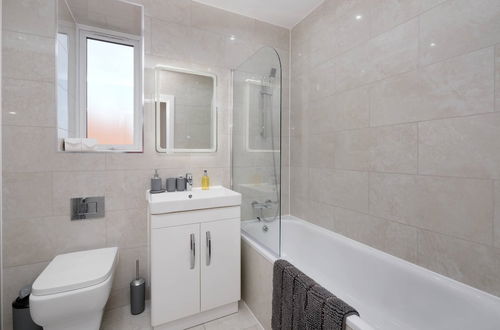 Photo 21 - Oxford Rd 2 Bed Serviced Apartment