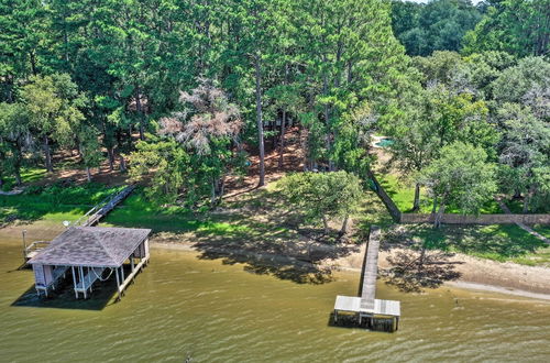 Foto 25 - Luxe Lakehouse w/ Sunset Views on Lake Palestine