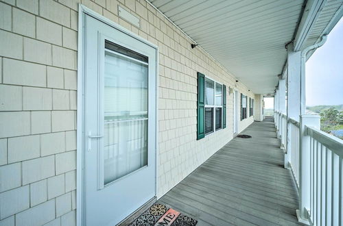 Foto 4 - Ocean-view Oak Island Condo, 1 Block to Beach