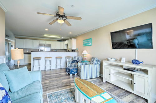 Foto 2 - Ocean-view Oak Island Condo, 1 Block to Beach