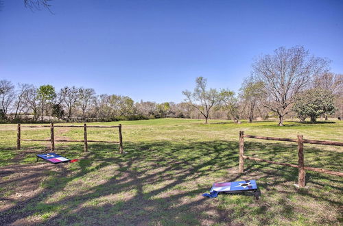 Foto 6 - Cozy Mckinney Tiny Home w/ Porch & Fire Pit