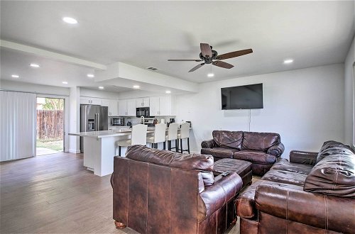 Foto 1 - Central Bakersfield Townhome w/ Private Patio