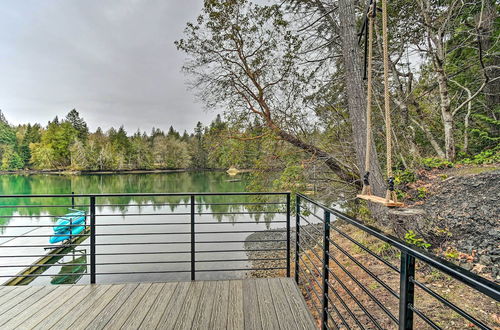 Photo 7 - Dreamy Bayfront Cabin w/ View, Dock & Kayaks