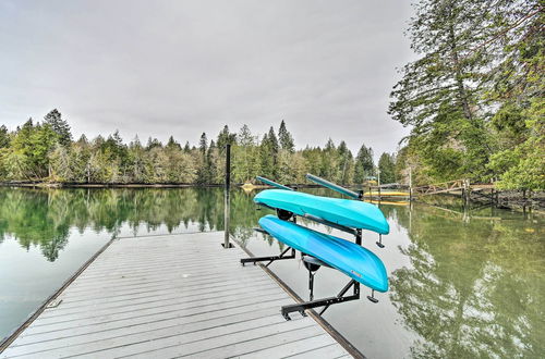 Foto 24 - Dreamy Bayfront Cabin w/ View, Dock & Kayaks