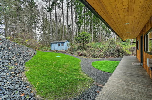 Photo 3 - Dreamy Bayfront Cabin w/ View, Dock & Kayaks