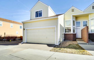 Photo 2 - Bright Arvada Townhome w/ Deck + Grill