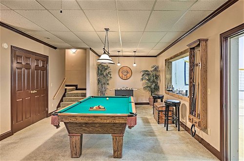 Foto 16 - Luxurious Finger Lakes Home w/ Game Room & Deck