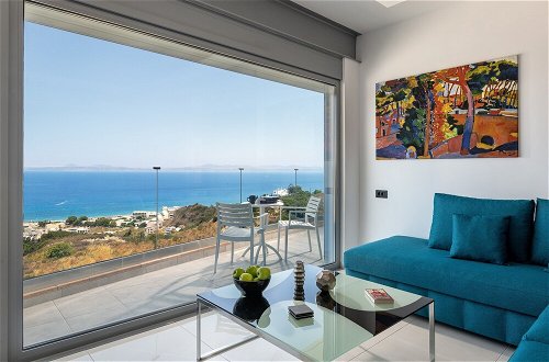 Photo 10 - Rhodes Skyline Suite With In Door Jacuzzi Sea View